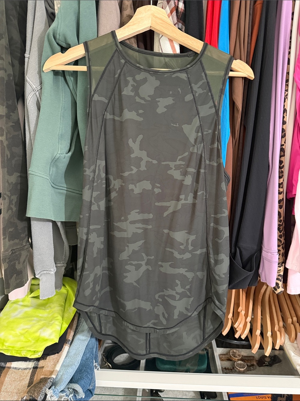 Lululemon sculpt tank size 10 camo green